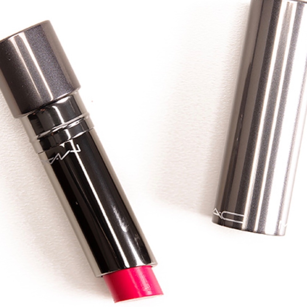 MAC HUGGABLE LIPSTICK - Picture 2 of 3